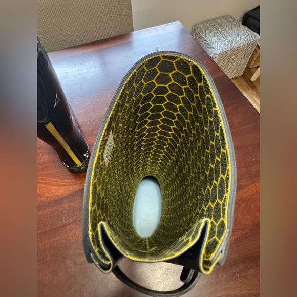 Joules Black Boots with Gold Bee Design - Picture 4 of 6